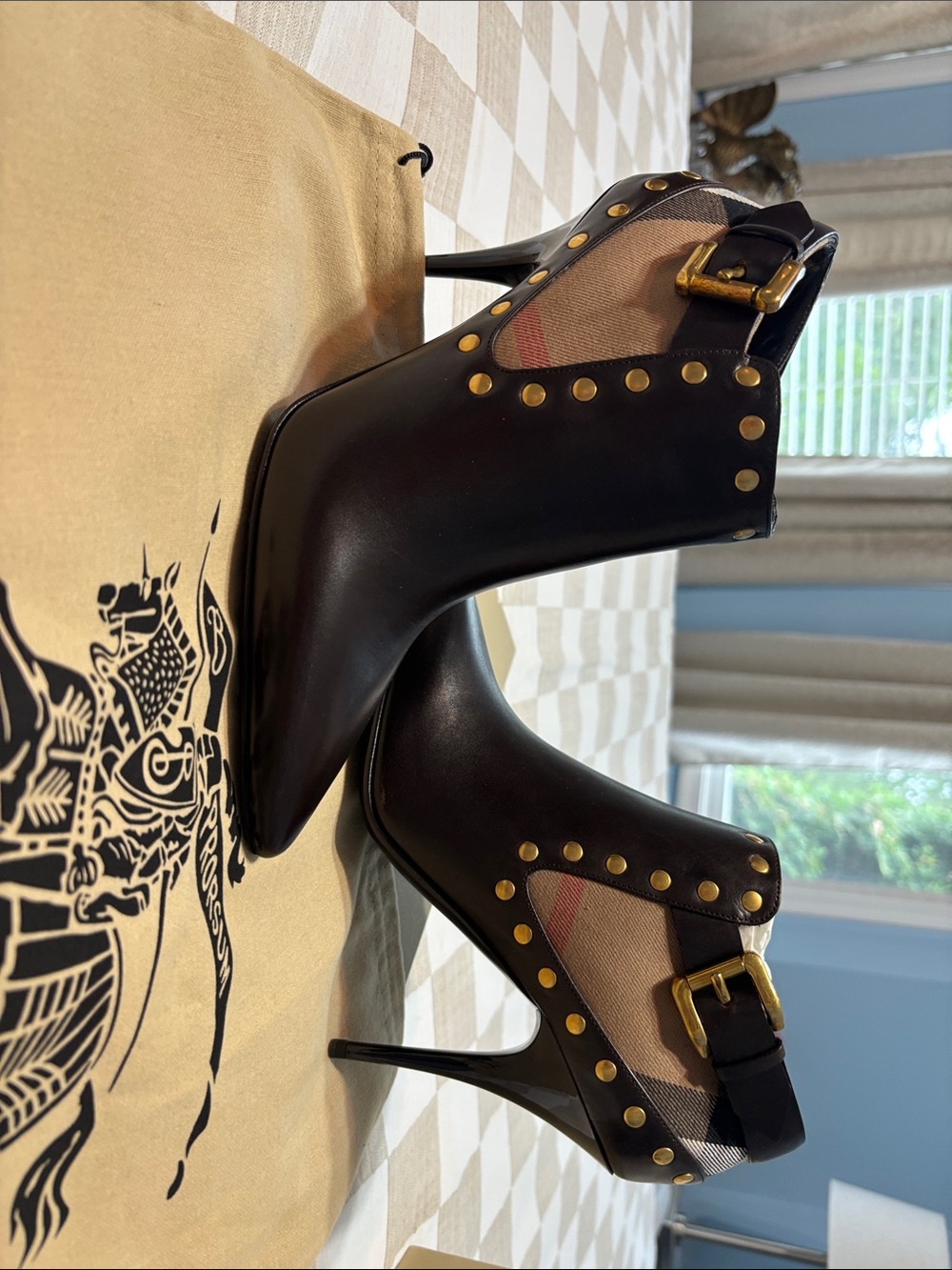Burberry Black Leather and Beige Vintage Check Stud Boots Brand New never worn - Picture 2 of 3